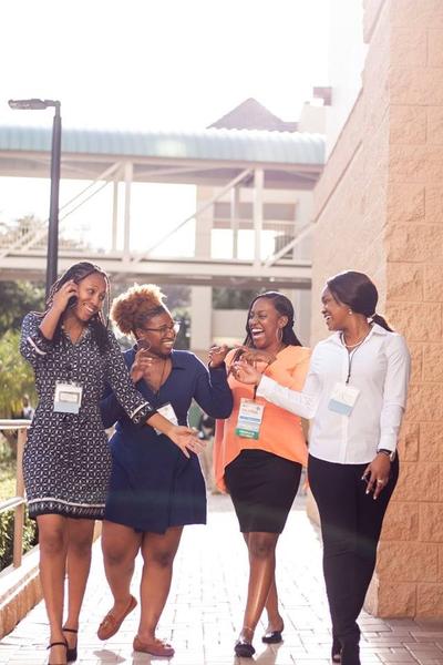 Undergrad students from Wright State University photograph