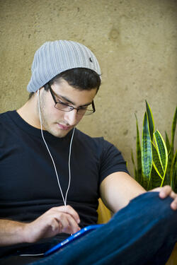photo of a student using an ipad at wright state